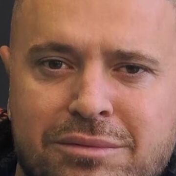 labbi Labinot Rexhës i ndodh e papritura, ai shpërthen keq në lot – i përloti edhe të gjithë banorët brenda shtëpisë