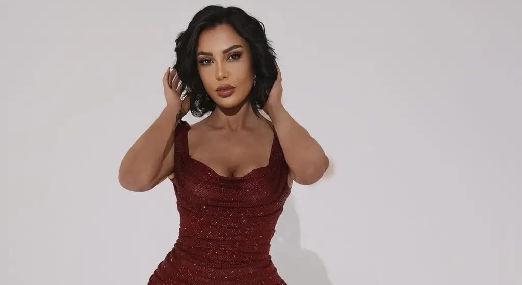 teutaaaa Teuta Selimi është tranu krejt pasi e la burrin, është veshur si një zonjë e vërtetë, po duket si loçkë e vërtetë