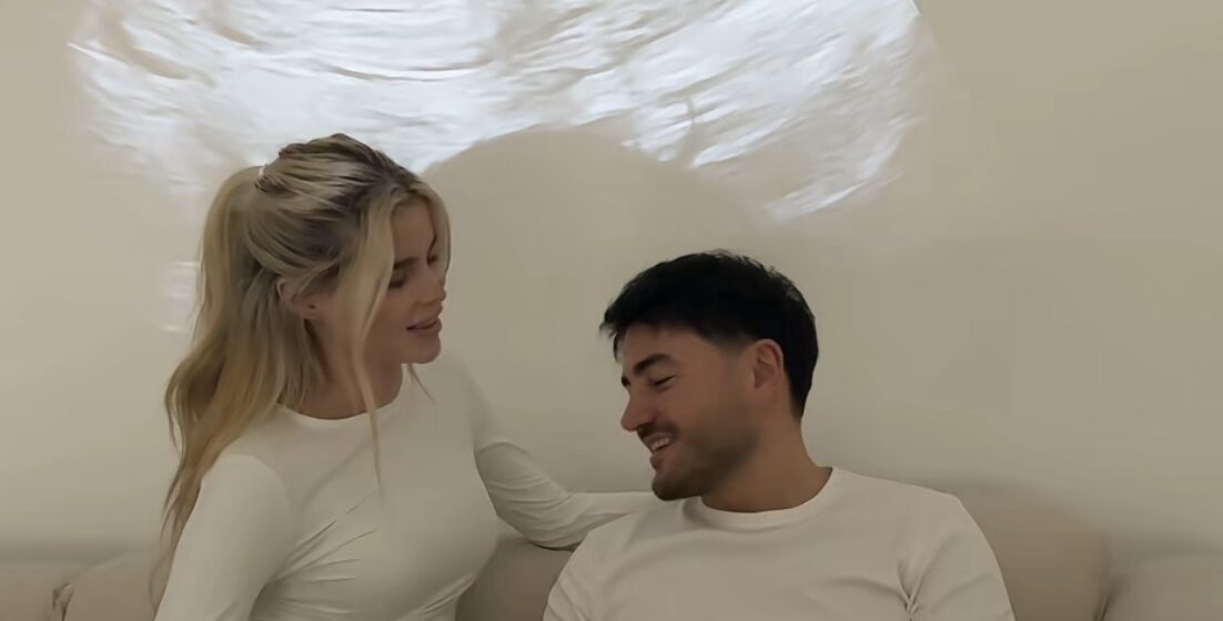 Ardian Bujupi po bëhet baba për herë të parë, publikon foton e gruas së tij me barkun e rrumbullakosur