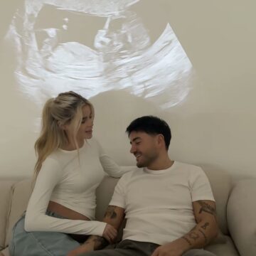 Screenshot Ardian Bujupi po bëhet baba për herë të parë, publikon foton e gruas së tij me barkun e rrumbullakosur