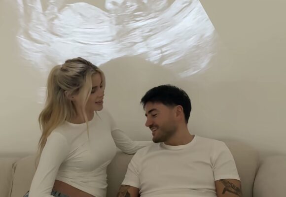 Ardian Bujupi po bëhet baba për herë të parë, publikon foton e gruas së tij me barkun e rrumbullakosur