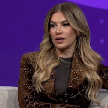 Screenshot Leonora Jakupi e thotë publikisht: Po, ndonjëherë e veshi jelekun antiplumb