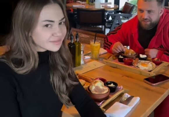 Luizi bënë premtimin e madh: Nëse fëmija im i dytë është djalë emrin do ta ketë Adem, për nder të komandantit legjendar, Adem Jashari!