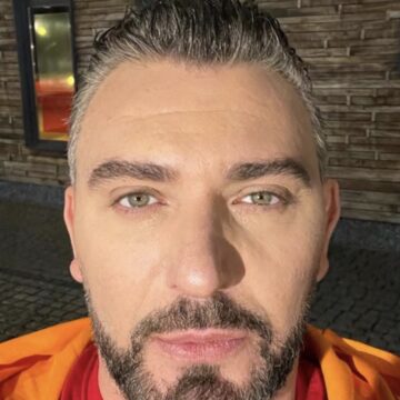 Naser Rafuna humb personin e dashur në lule të rinisë – prej vitesh jetonin larg njëri-tjetrit