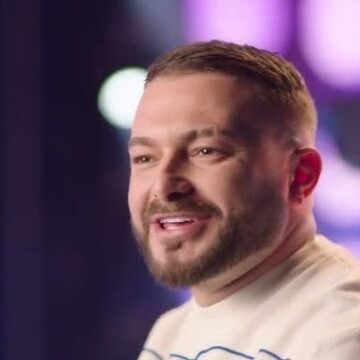 Lim Hoti nxjerr foton e Benitës në shtëpinë e tij, Alba “shpërthen” publikisht (FOTO)