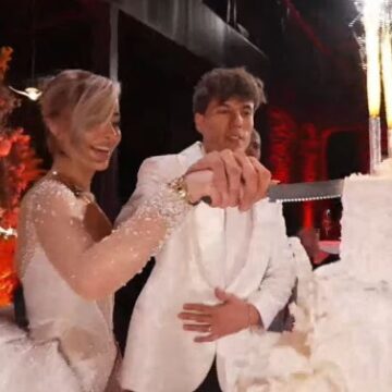 Prehet torta në dasmën e Klodit dhe Elijonës – emocione e puthje të forta mes dyshes