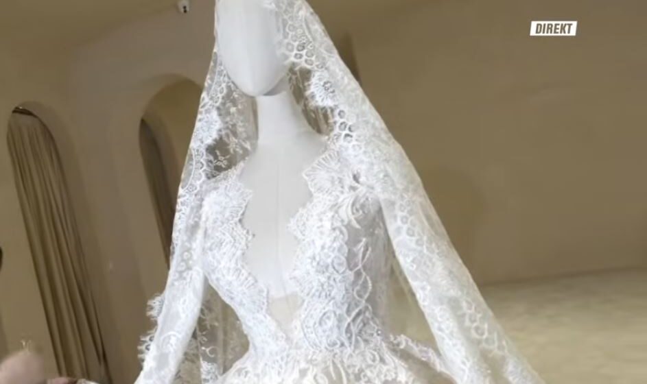 E pabesueshme: Zbulohet fustani magjik me çmim marramendës që sonte do ta veshë Elijona në dasëm