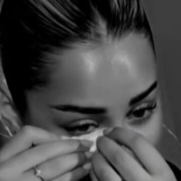 E trishtë: Elijona po e përjeton rëndë humbjen e axhës, nuk po mund ta nxjerrë asnjë fjalë nga goja