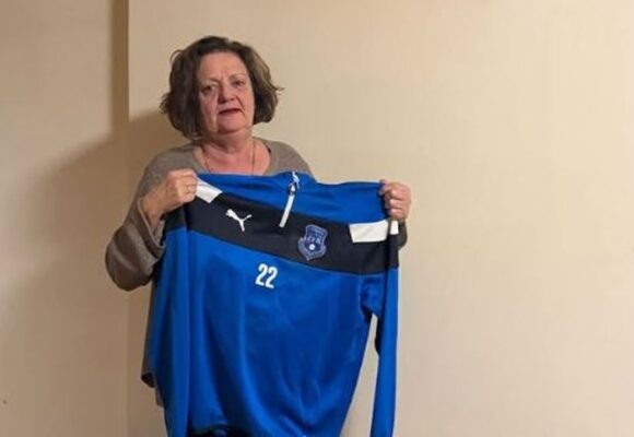 Prekëse: Gruaja e Fadil Vokrrit i përloti të gjithë me mbështetjen nga djelmoshave të Kosovës