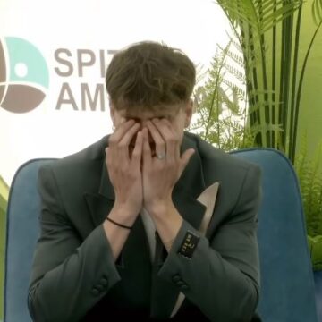 Veç dy ditë pas përfundimit të Bigut, Klodi i shpreh ndjenjat për Elijonën, tregon pëlqimin e madh që ka për të