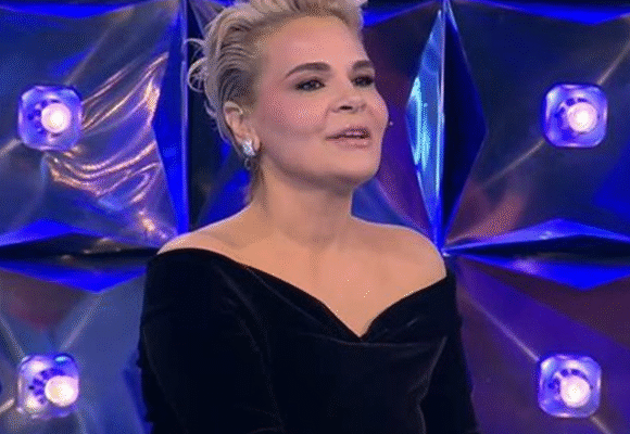 E njihni të gjithë, kjo këngëtare bukuroshe qenka reja e Monika Kryemadhit, lum kjo çfarë nuse ka