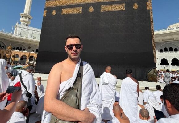 Muaji i shenjtë i Ramazanit, aktori Vedat Bajrami lajmërohet nga Meka, ka diçka për të thënë