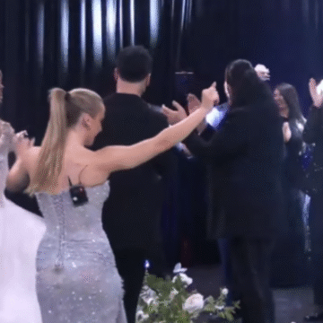 Në dasmën e Brikenës dhe Mateos, Rogerti dhe Juela bëjnë veprimin e turpshëm