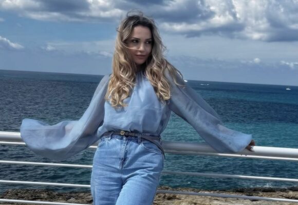 Teuta ndez rrjetin nga resorti luksoz – nuk është vetëm!