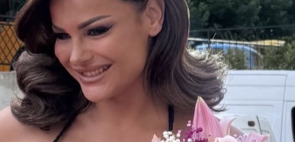 Në pritje të binjakëve, më në fund Xhuli del haptas me barkun e fryrë – shtatzania ia paska shtu bukurinë