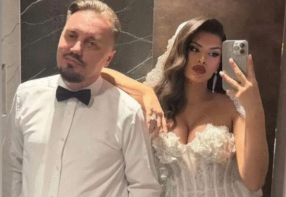 Eronita shijon ditën me të birin, foto të ngrohta nga dalja e tyre