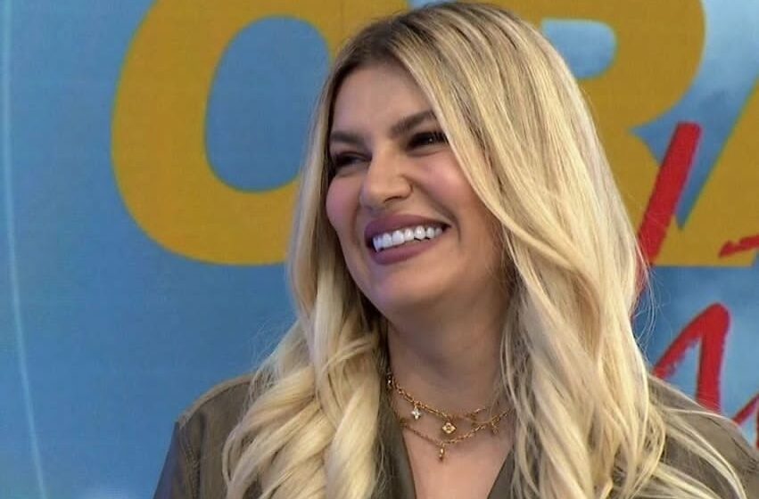leonoraa Leonora Jakupi po bëhet nënë për herë të parë? Mundohet ta fsheh barkun e fryrë – por nuk i shpëton fotografëve të fshehtë