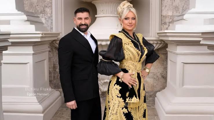 medaa Lum Meda që e ka në shtëpi, gruaja e tij tregon sa e zonja është në kuzhinë – tamam nuse tradicionale