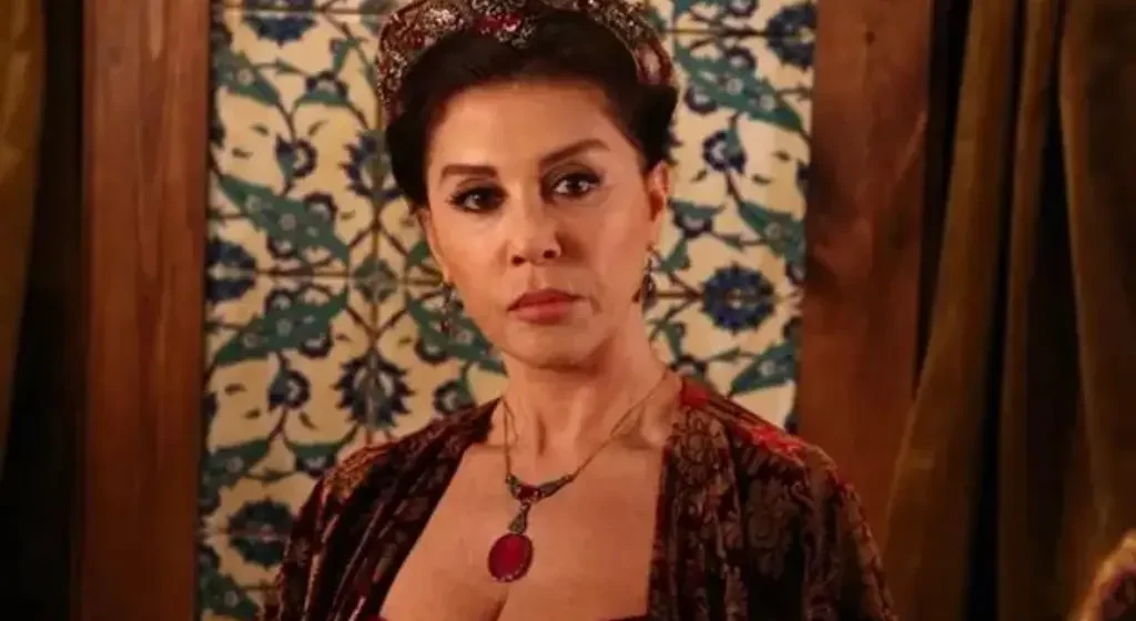Është 82-vjeçare, por s’do ta besoni se si duket në bikini aktorja e serialit “Sulejmani i Madhërishëm” – si vajzë e re