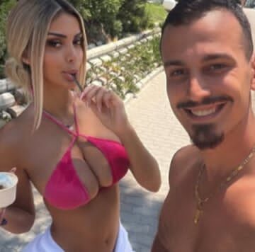 BRIKENNAA Brikena dhe Mateo shkojnë në pushime bashkë, ai i bën bukuroshes një dhuratë që do ta ëndërronte çdo grua