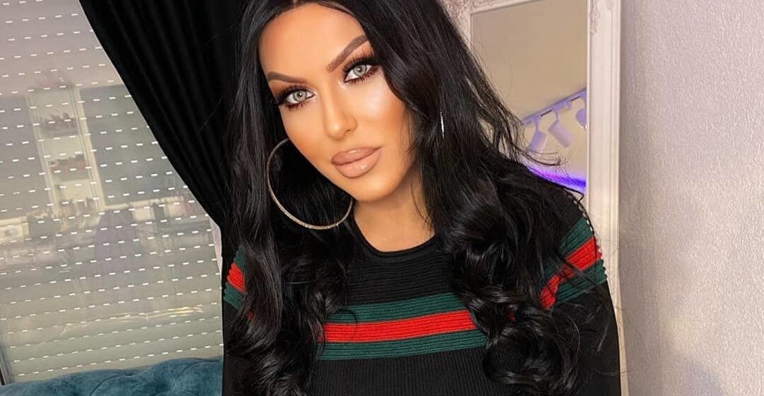 Arta Bajrami rikthehet në stilin e vjetër, është veshur shkurt dhe po duket si adoleshente – s’do ta njihni