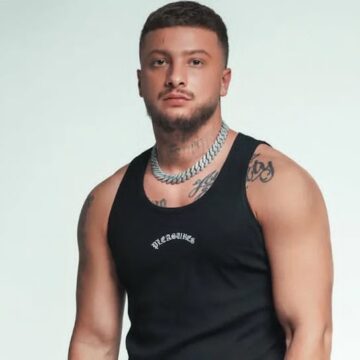 ferooo Fero e harron komplet fenë dhe faljen e Namazit, bën veprimin që askush nuk e priste – u rikthye në rrugën e moçme