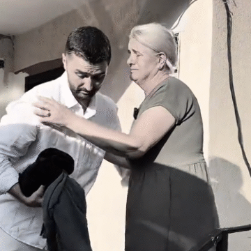 555uhvg E kishte parandjerë ikjen nga kjo botë, ky ishte momenti prekës që Laurenti realizoi pak ditë më parë me nënën e tij