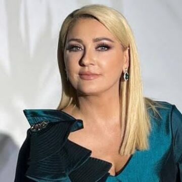 remzijeee Remzie Osmani ka vendosë ta lejojë veten të plaket, e ka heqë krejt botoksin dhe fillerat – tani po duket krejt më ndryshe